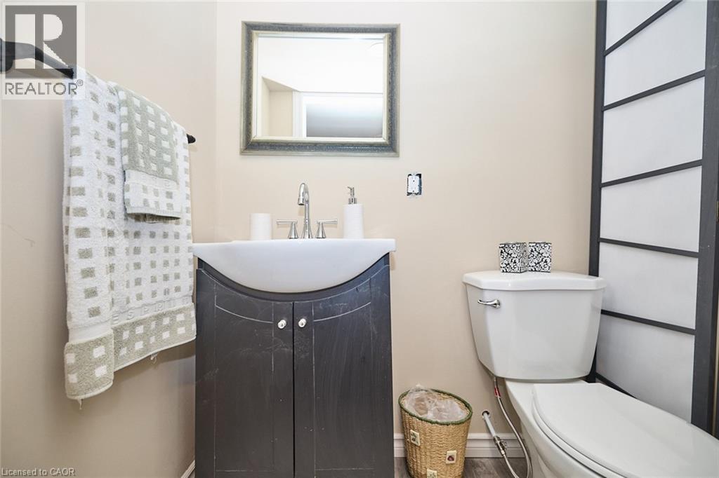 Photo 29 of 30 Mcalpine Avenue S, Welland ON