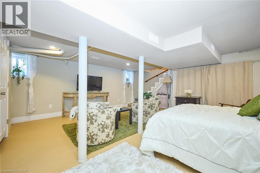 Photo 28 of 30 Mcalpine Avenue S, Welland ON