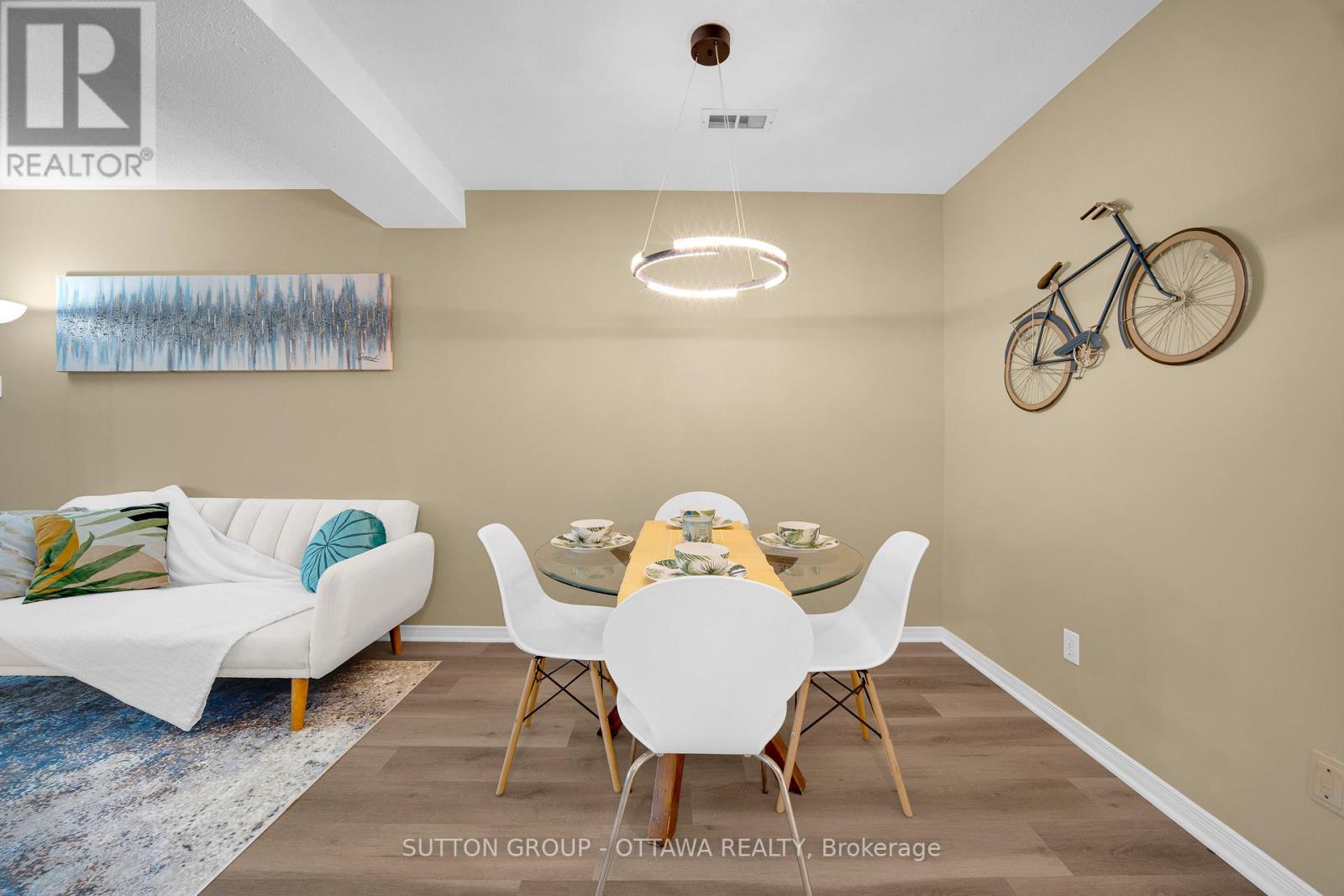 Photo 7 of 6325 Tealwood Place, Ottawa ON