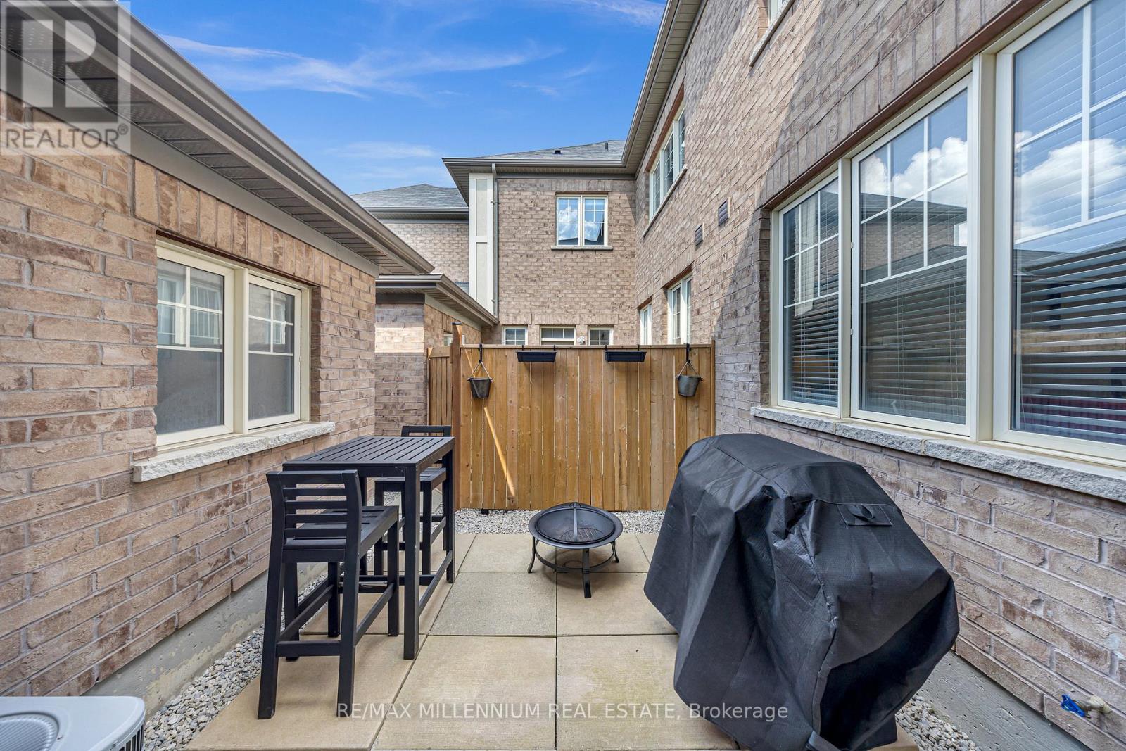 Photo 34 of 86 Saint Dennis Road, Brampton ON