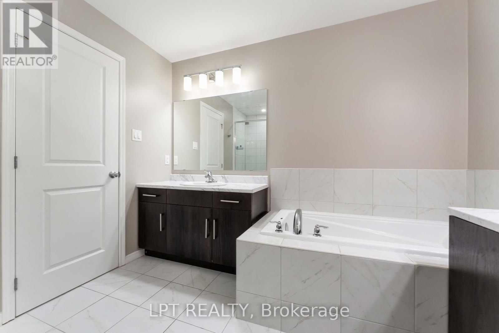 Photo 32 of 381 Cope Drive, Ottawa ON