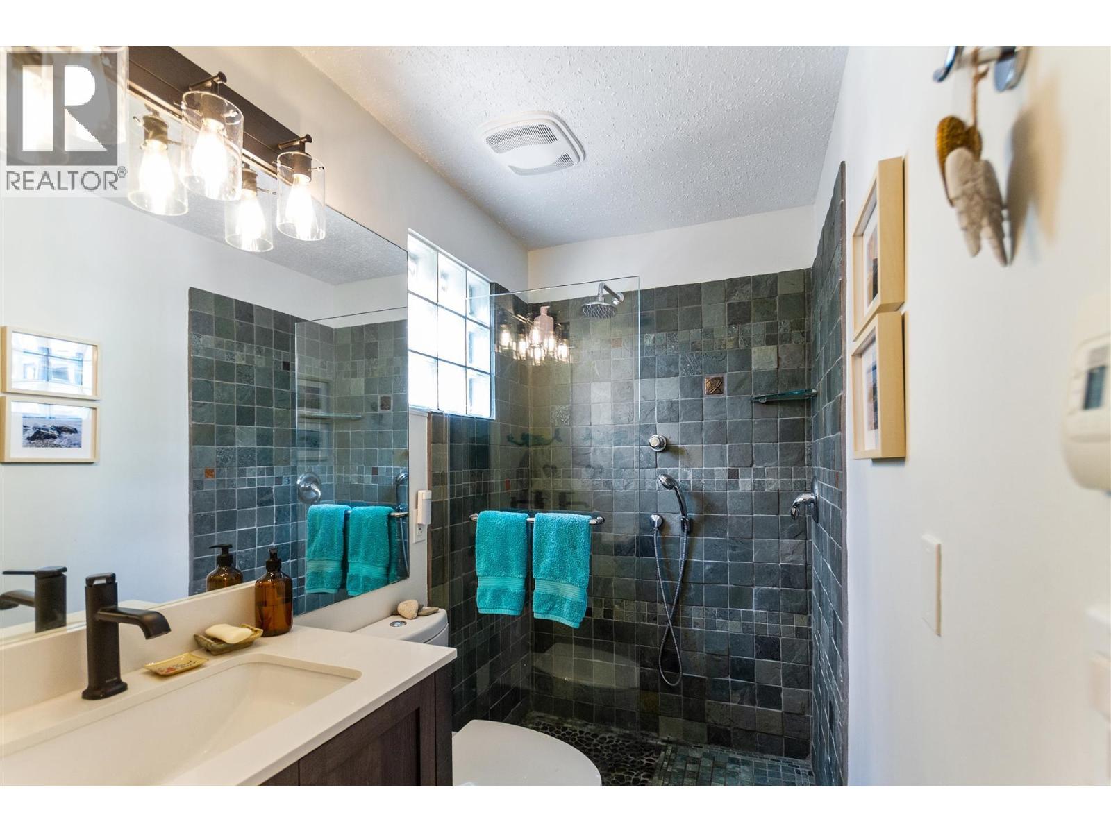 Photo 10 of 8 1966 York Avenue, Vancouver BC