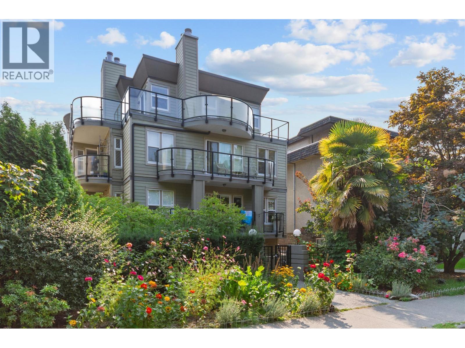 Photo 2 of 8 1966 York Avenue, Vancouver BC