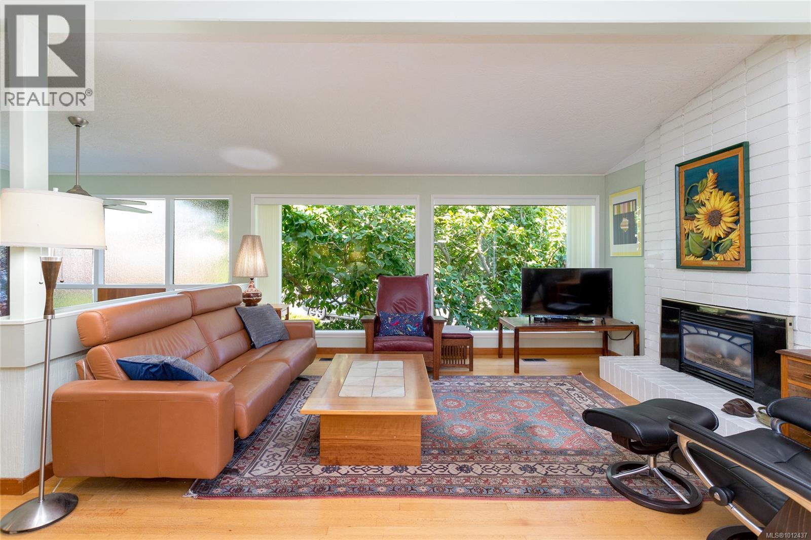 Photo 10 of 1555 Jasper Pl, Saanich BC