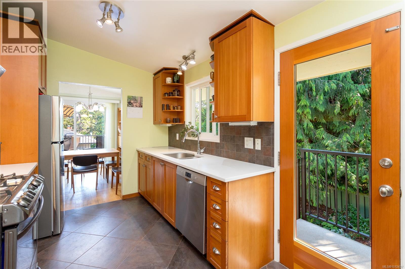 Photo 15 of 1555 Jasper Pl, Saanich BC