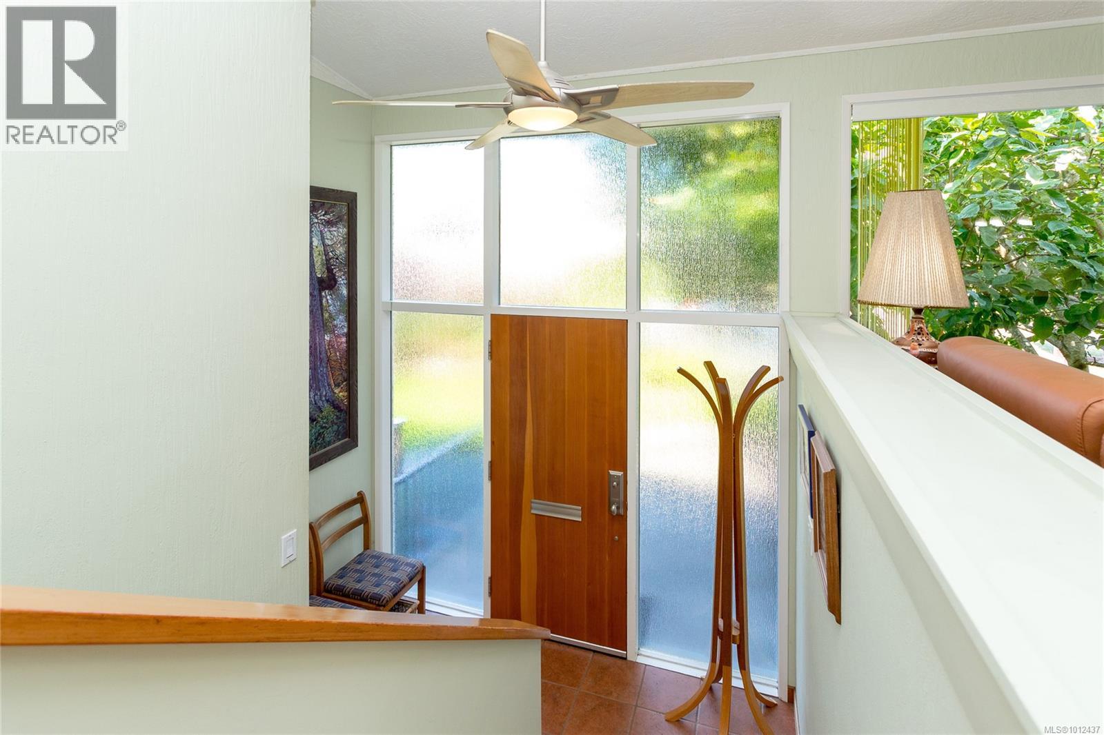 Photo 8 of 1555 Jasper Pl, Saanich BC