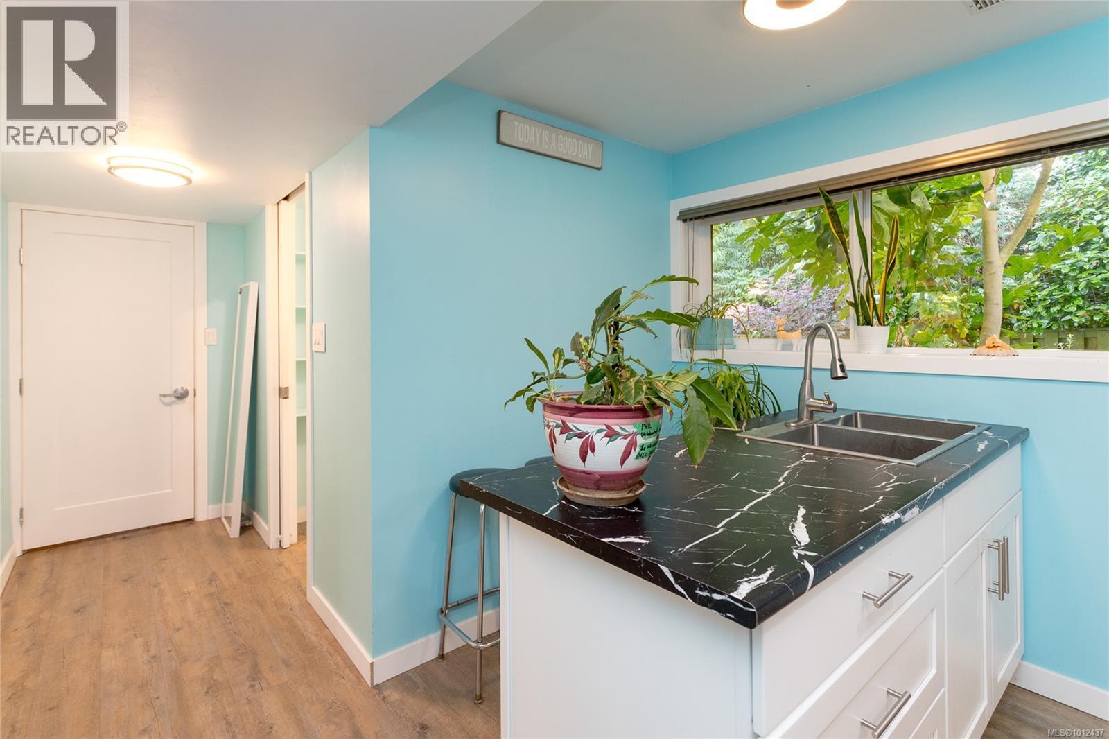 Photo 31 of 1555 Jasper Pl, Saanich BC