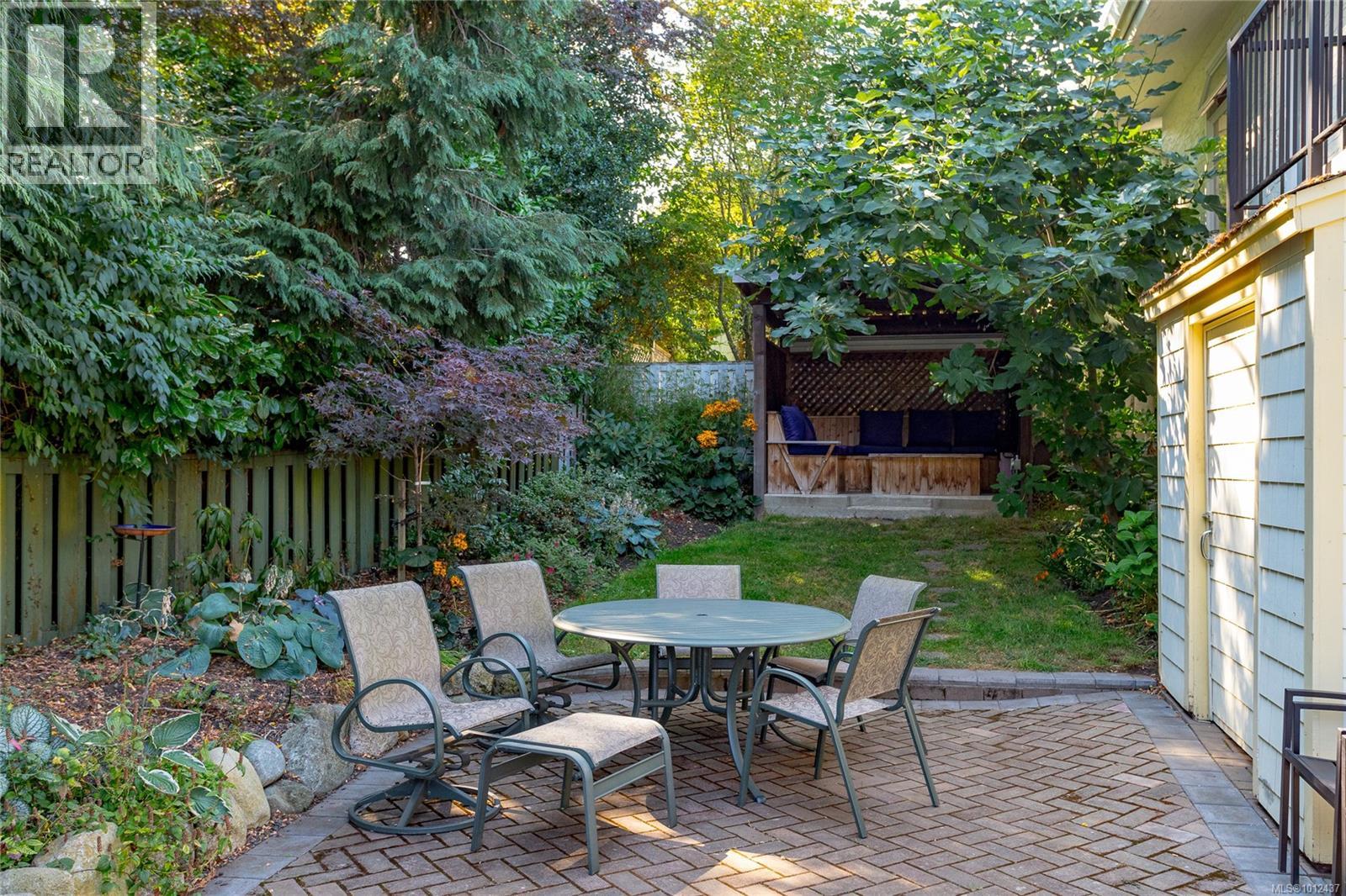 Photo 37 of 1555 Jasper Pl, Saanich BC