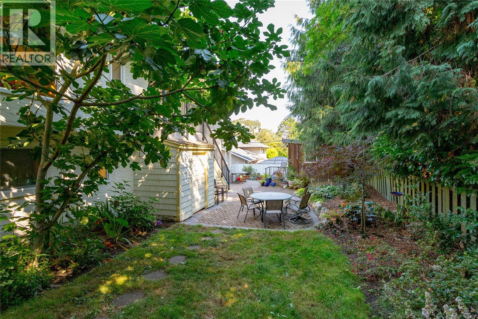 Photo 40 of 1555 Jasper Pl, Saanich BC