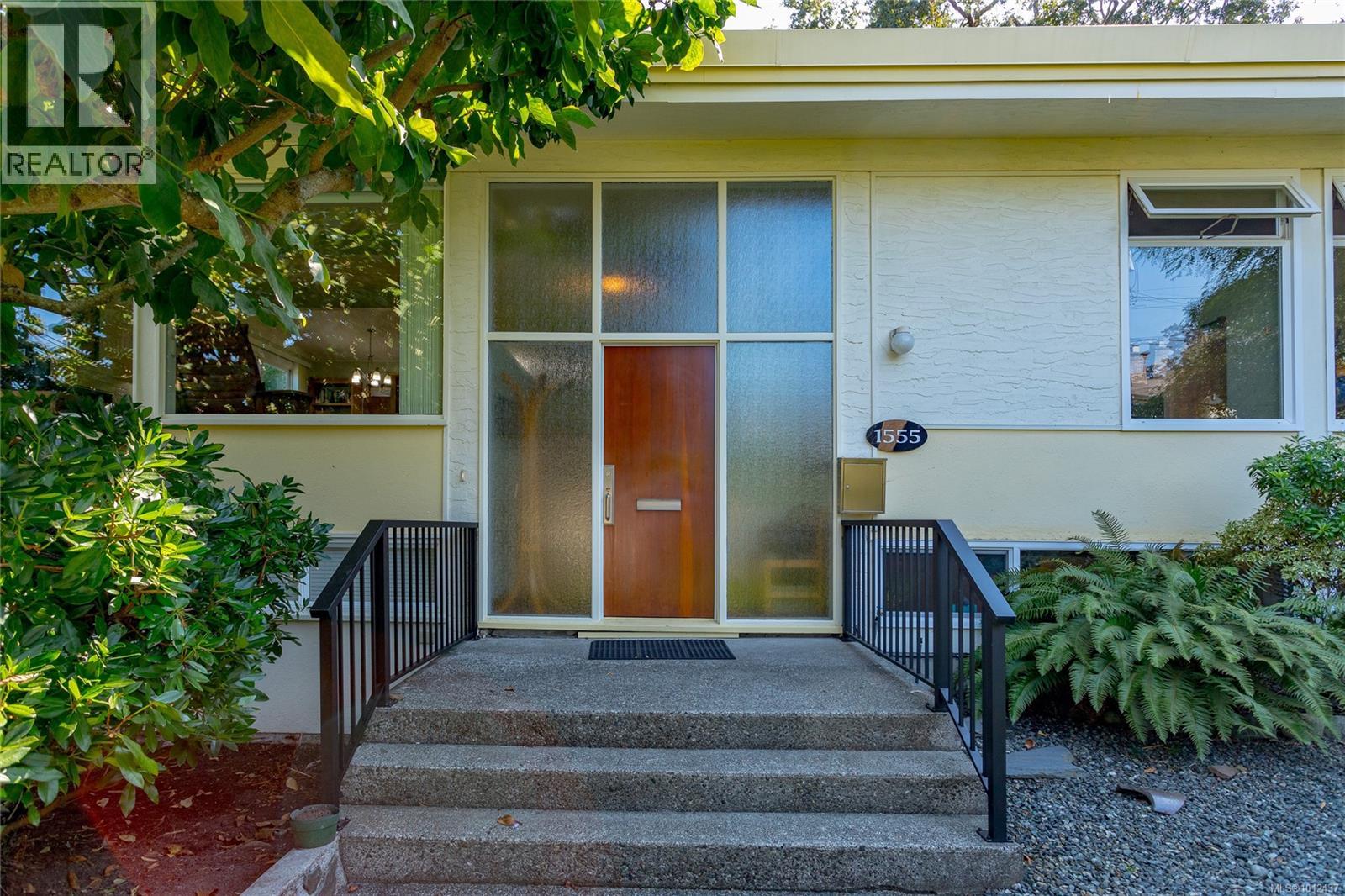 Photo 6 of 1555 Jasper Pl, Saanich BC