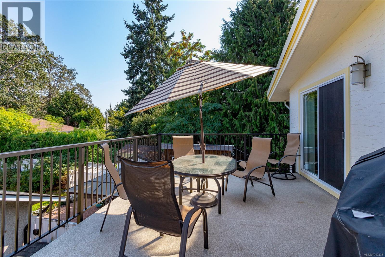 Photo 33 of 1555 Jasper Pl, Saanich BC