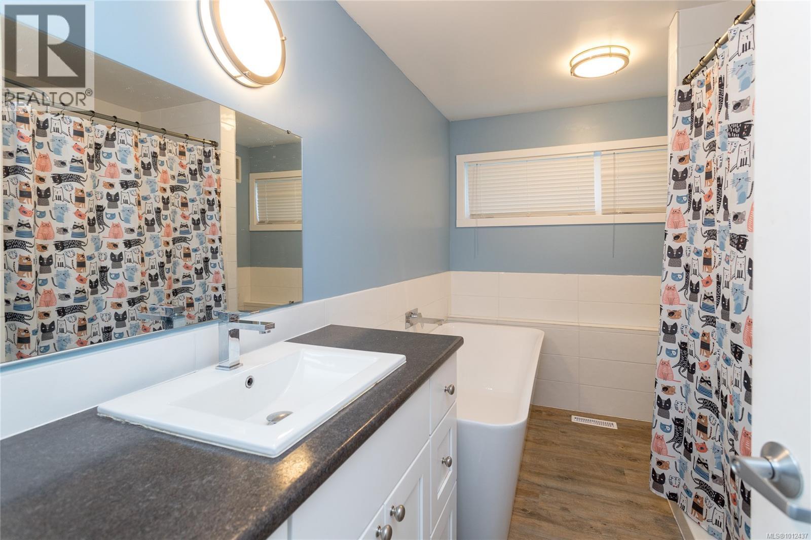 Photo 21 of 1555 Jasper Pl, Saanich BC