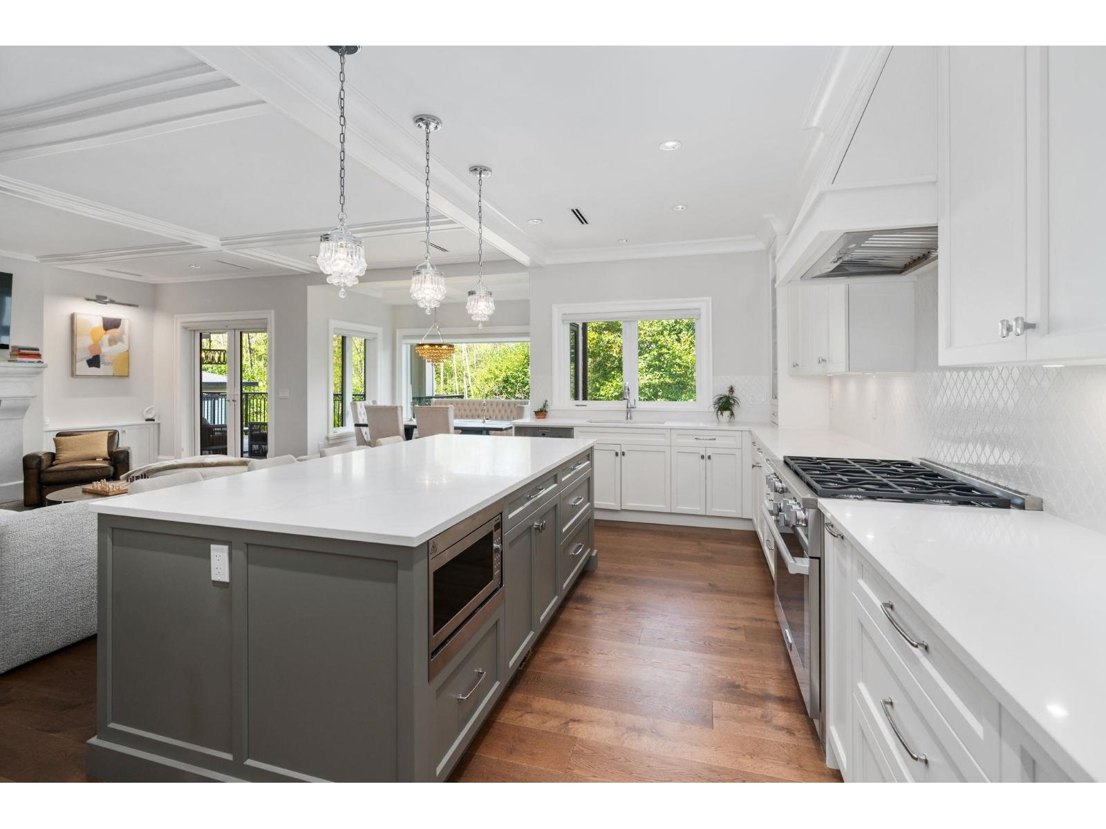 Photo 11 of 16539 29 A Avenue, Surrey BC