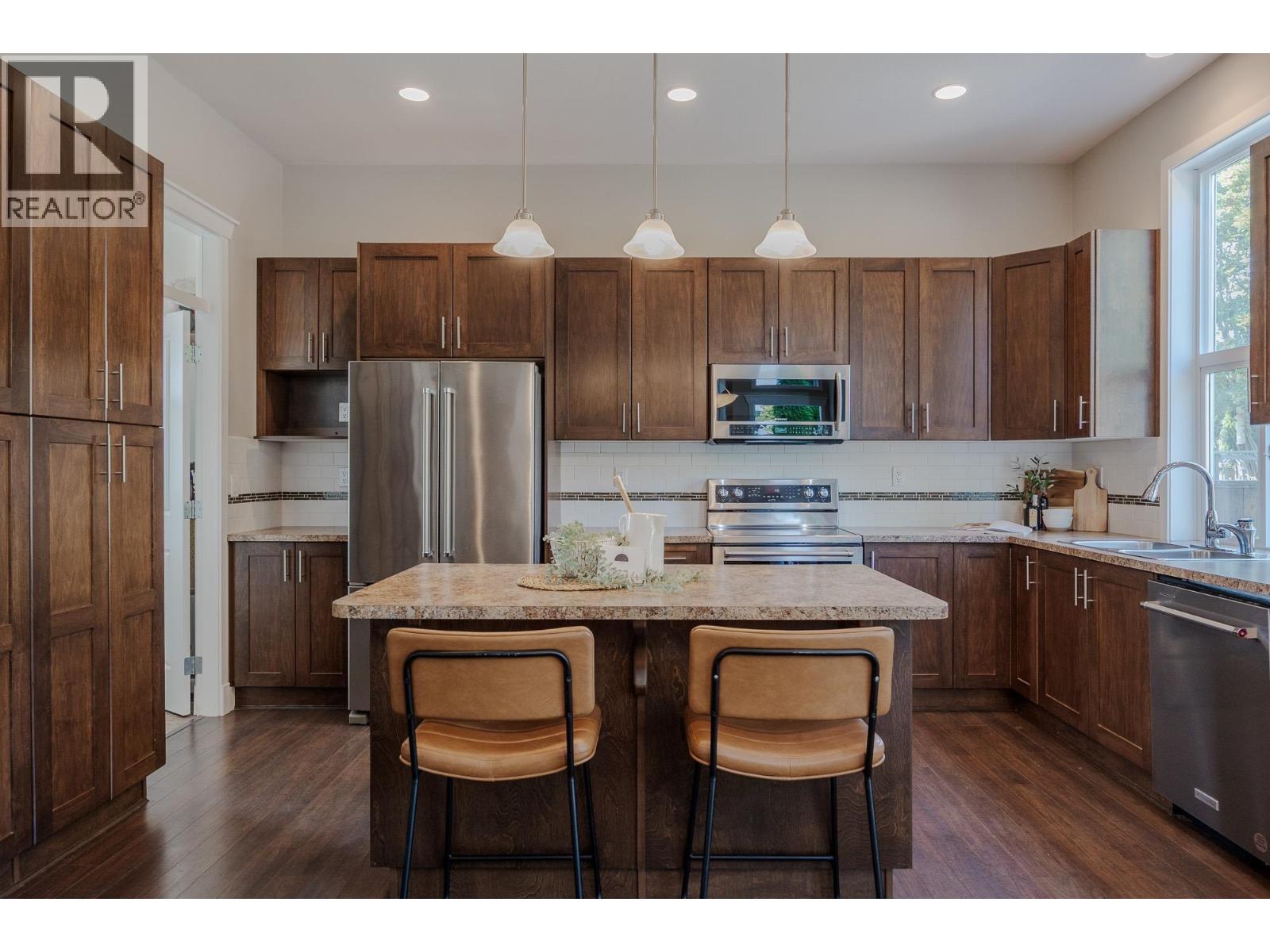Photo 10 of 3405 Gislason Avenue, Coquitlam BC