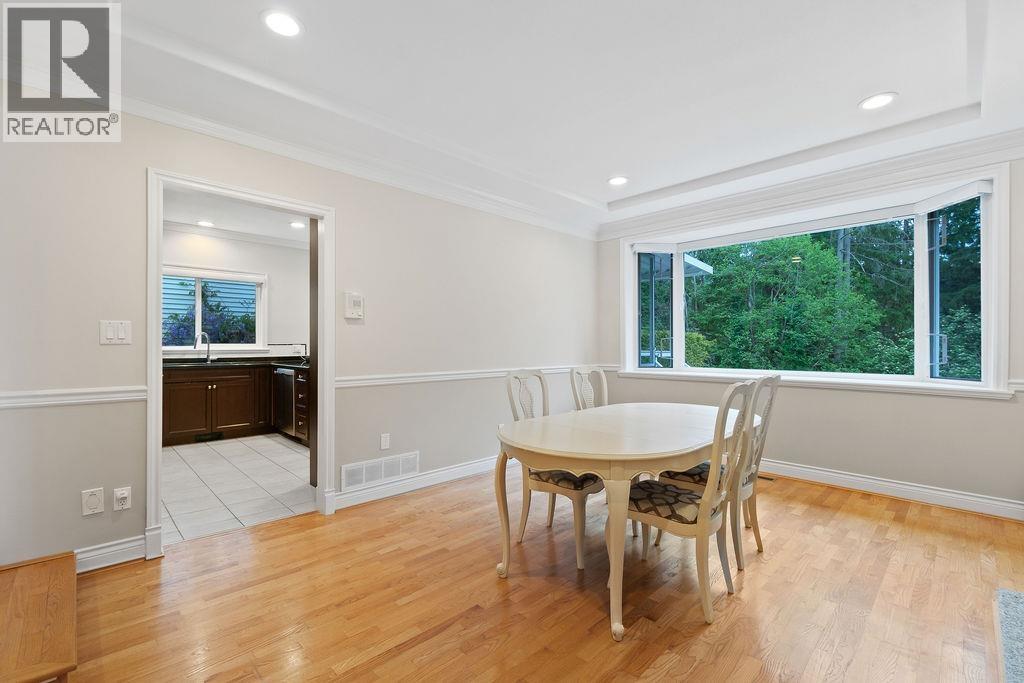 Photo 10 of 3998 Phyllis Road, North Vancouver BC
