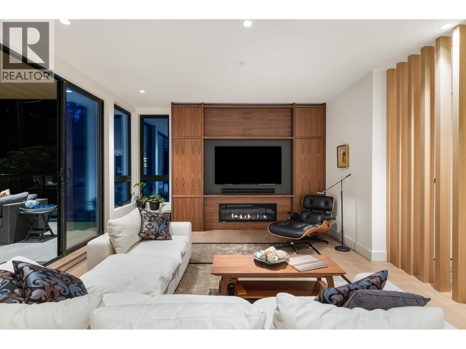Photo 6 of 4841 The Dale, West Vancouver BC