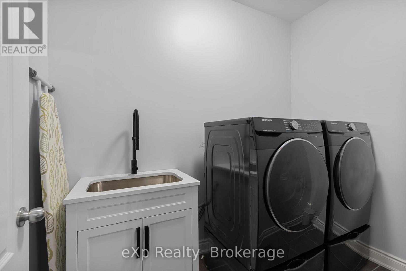 Photo 17 of 63 Decarolis Crescent, Essa ON
