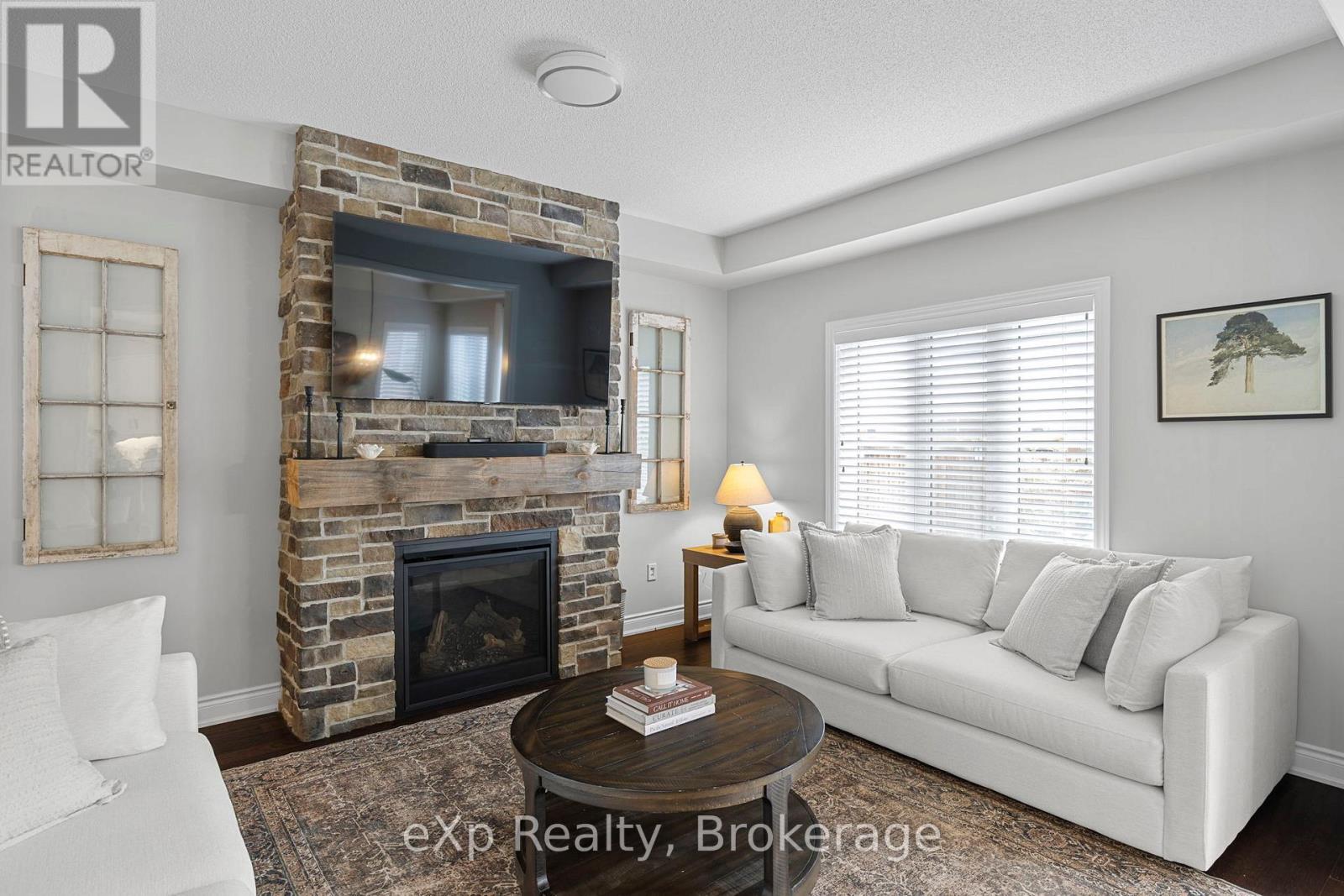 Photo 15 of 63 Decarolis Crescent, Essa ON