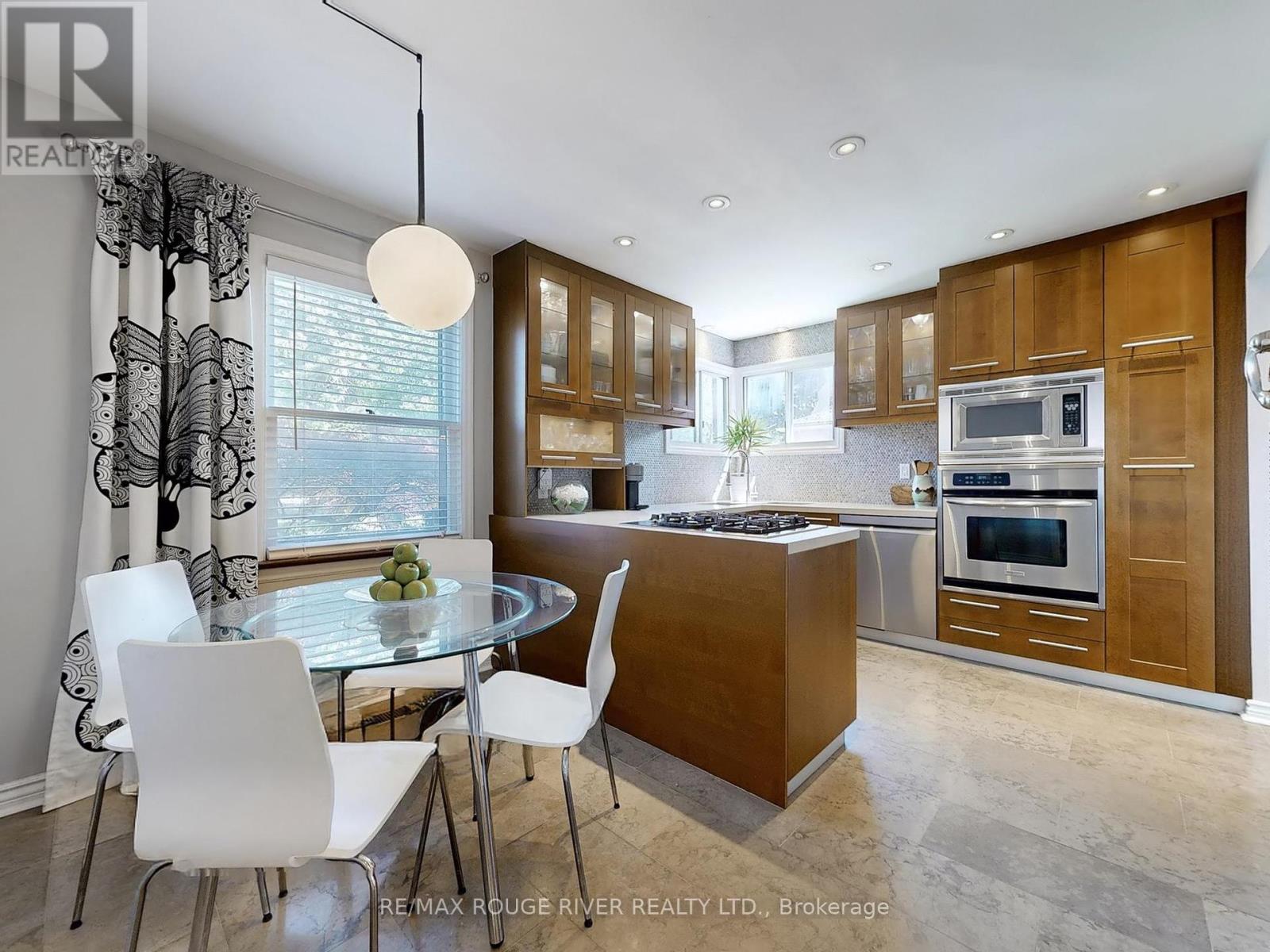 Photo 6 of 15 White Avenue, Toronto ON