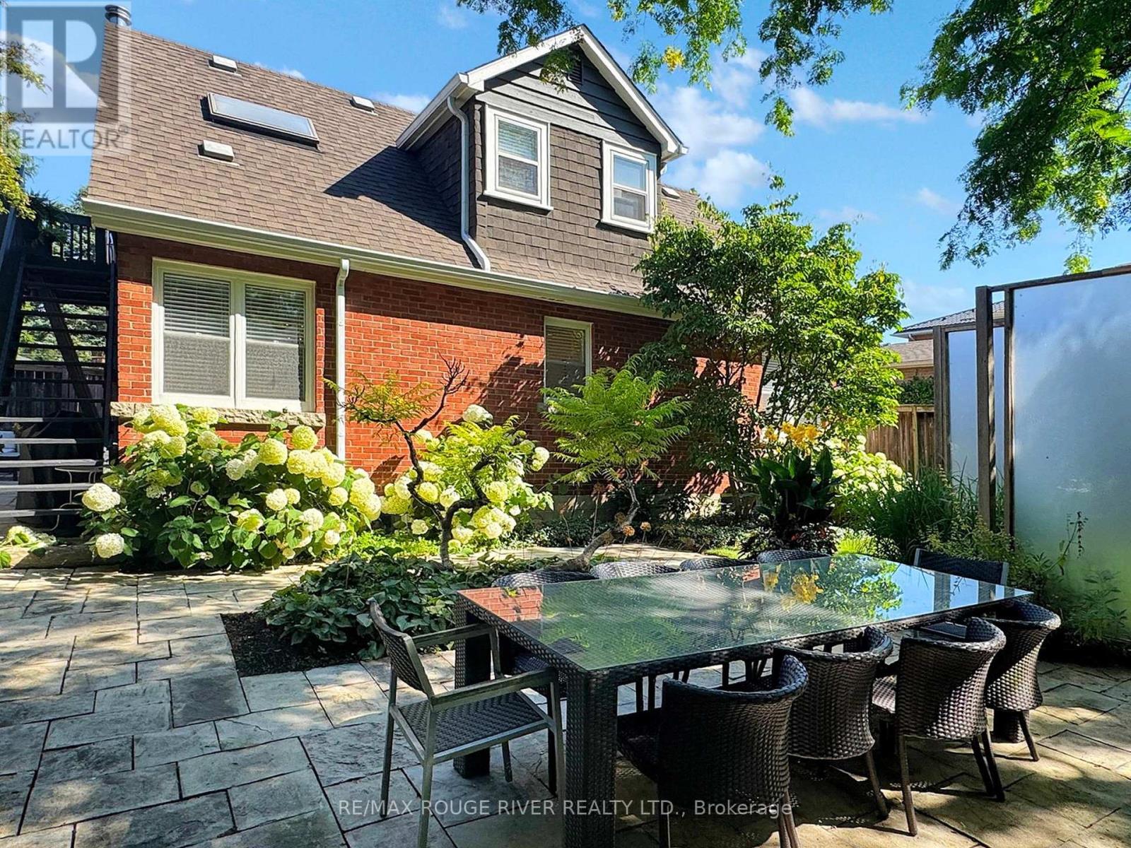 Photo 5 of 15 White Avenue, Toronto ON