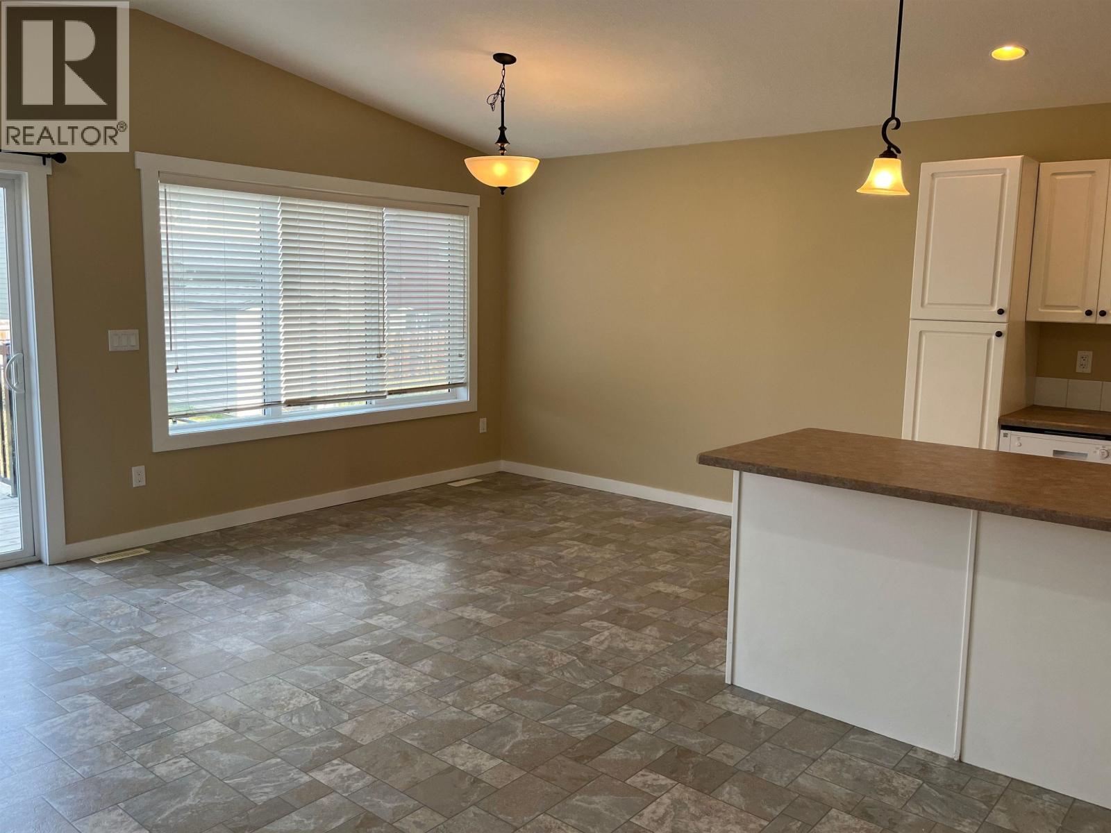 Photo 8 of 8334 87 Avenue, Fort St John BC