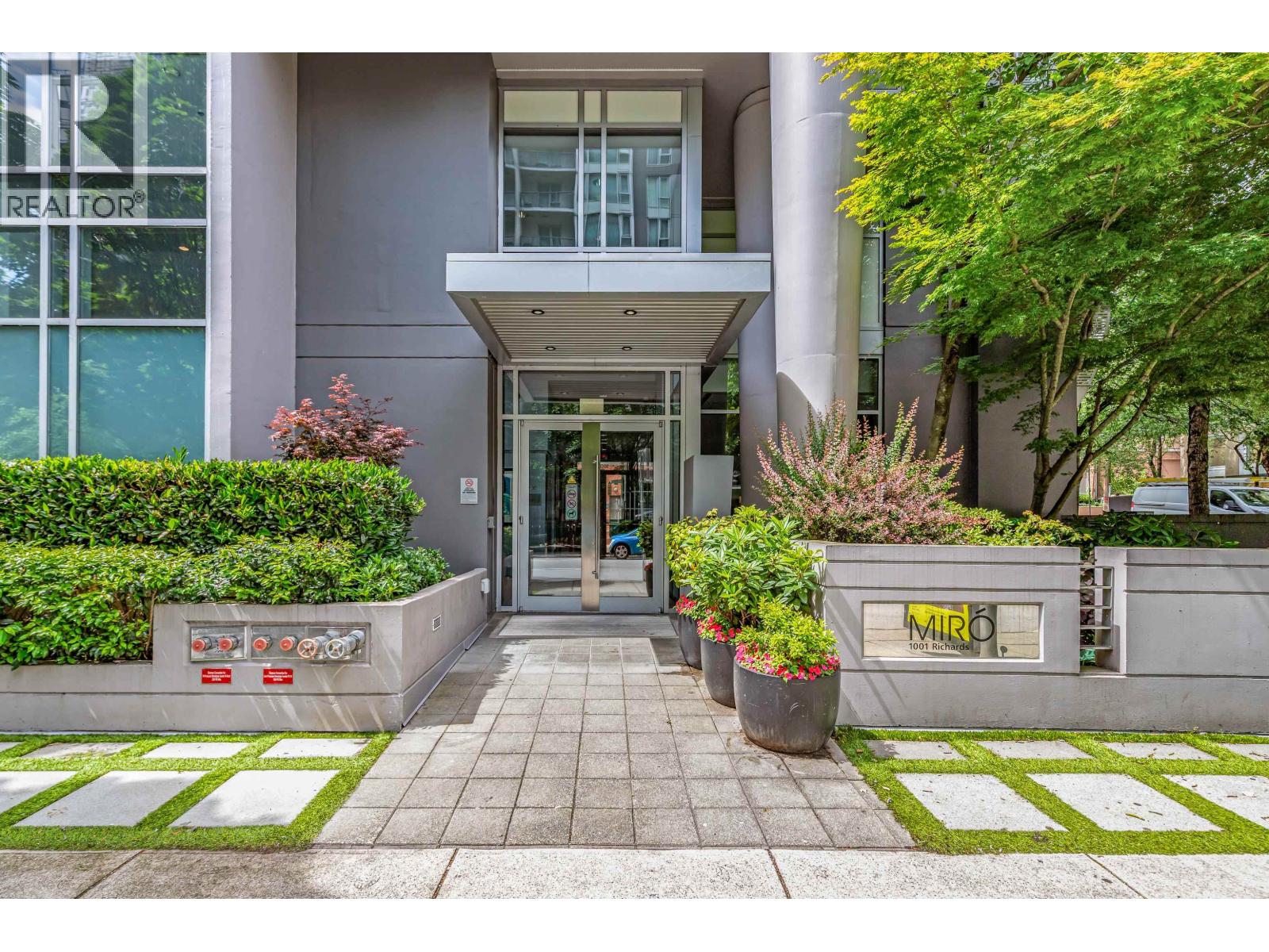 Photo 4 of 202 1001 Richards Street, Vancouver BC