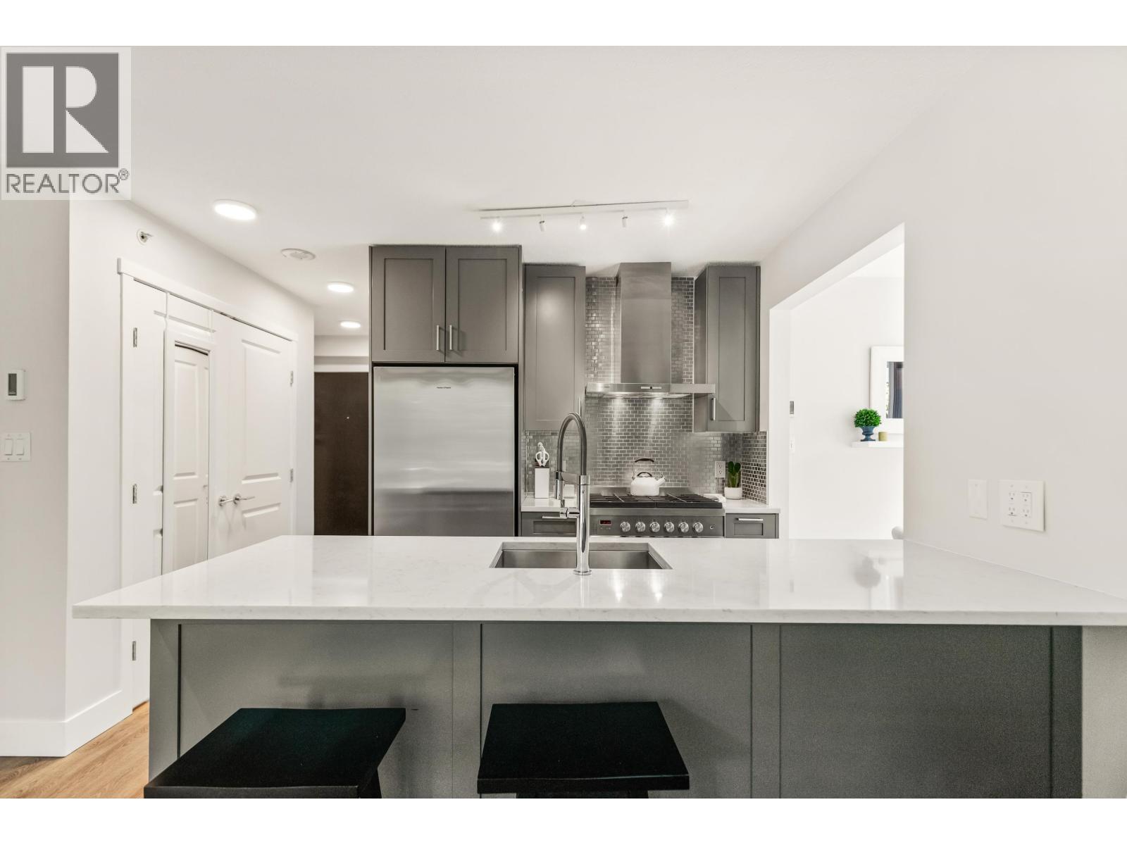 Photo 5 of 202 1001 Richards Street, Vancouver BC