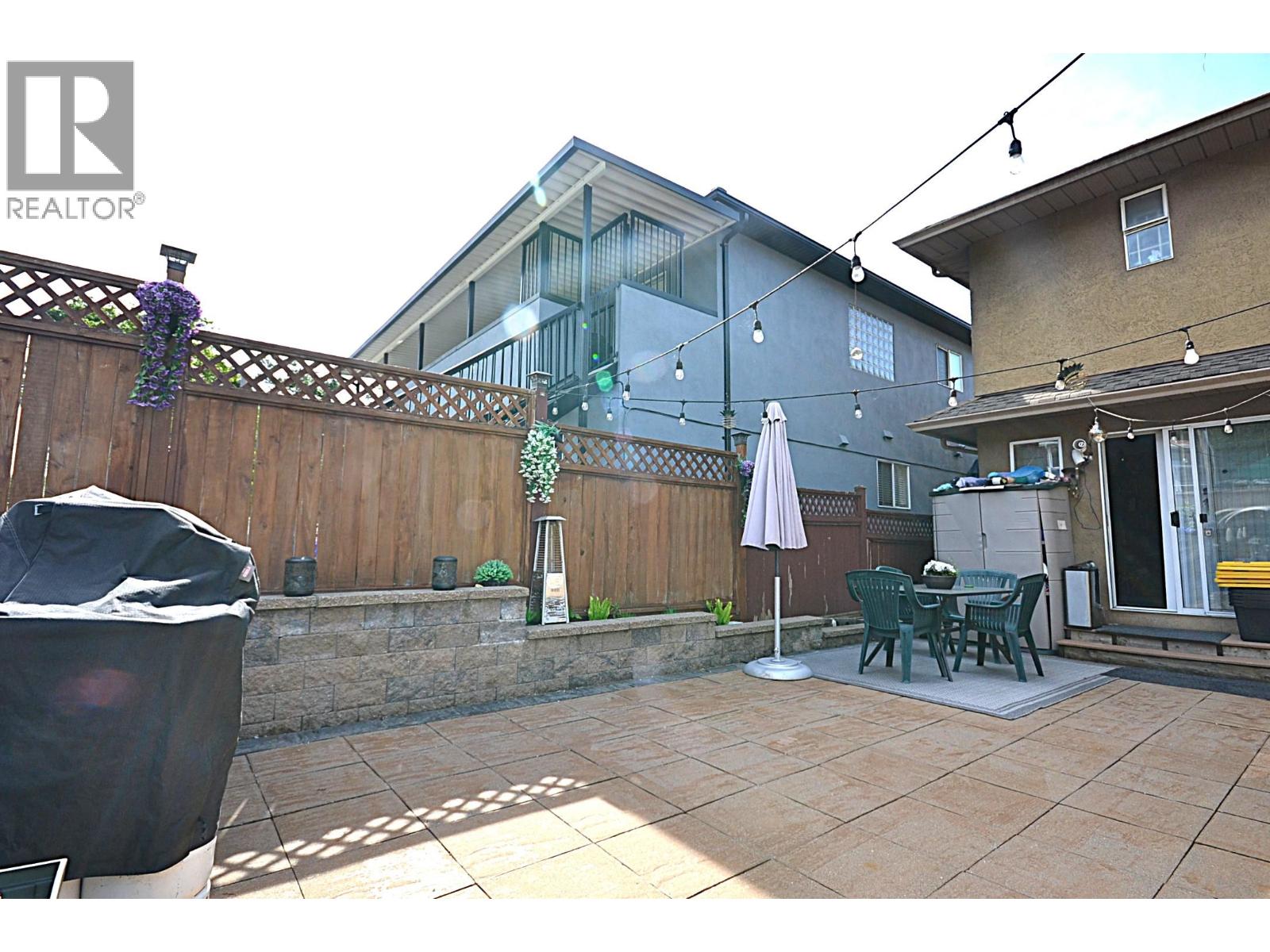 Photo 10 of 8832 15th Avenue, Burnaby BC