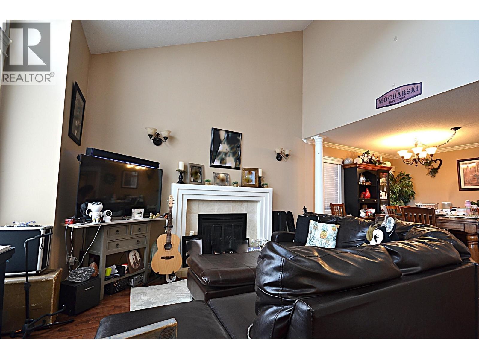 Photo 2 of 8832 15th Avenue, Burnaby BC