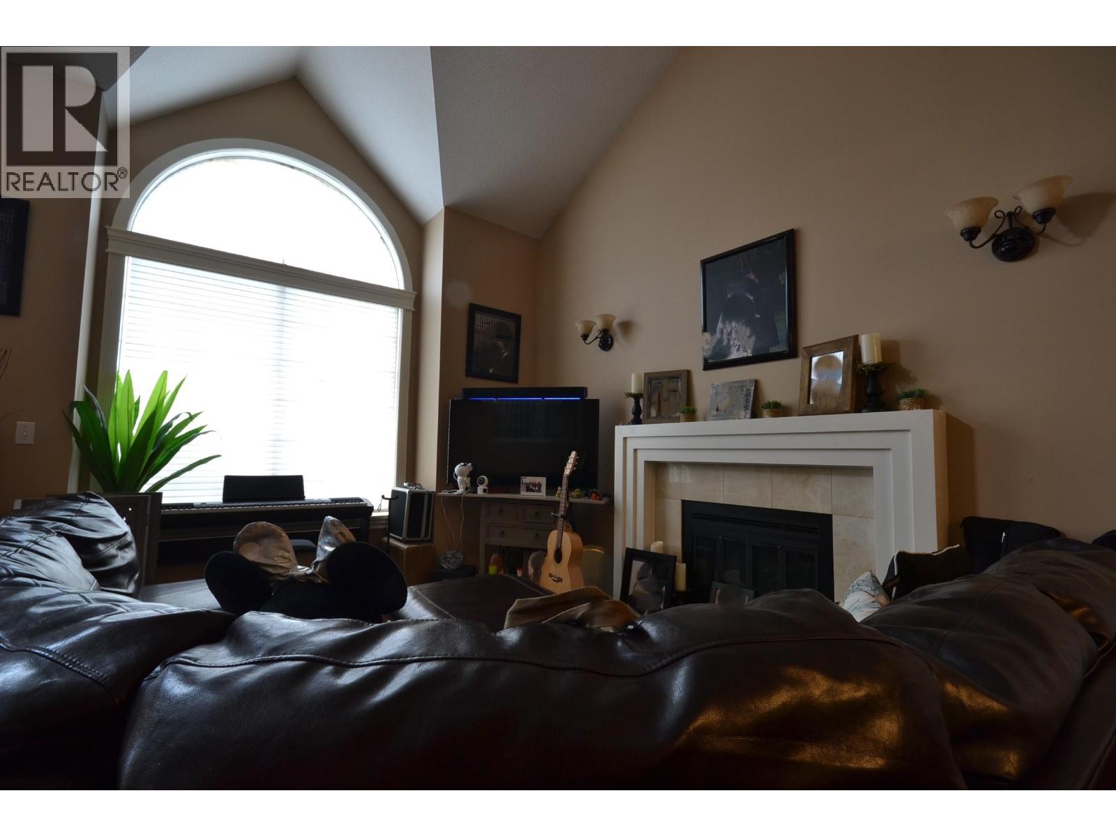 Photo 3 of 8832 15th Avenue, Burnaby BC