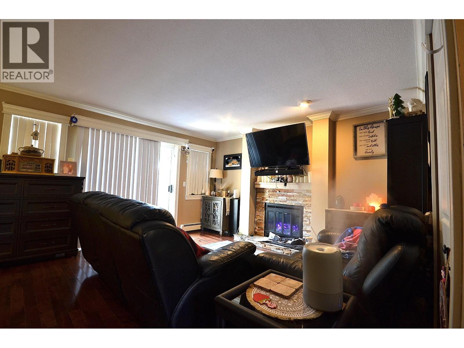 Photo 8 of 8832 15th Avenue, Burnaby BC
