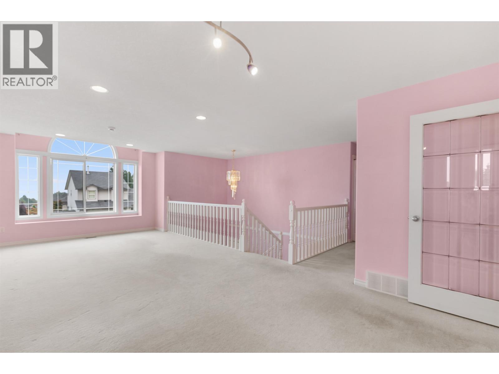Photo 10 of 7575 Eastview Street, Prince George BC