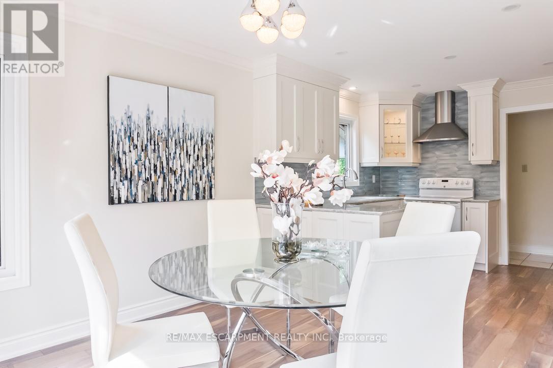 Photo 13 of 2712 Ashridge Place, Oakville ON