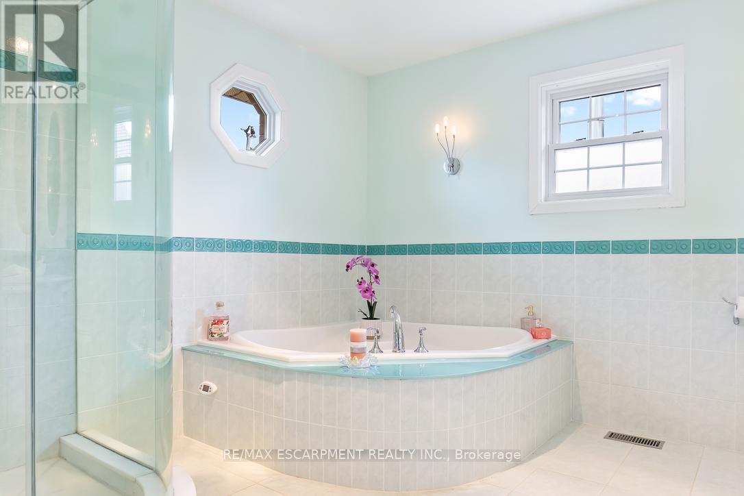 Photo 21 of 2712 Ashridge Place, Oakville ON