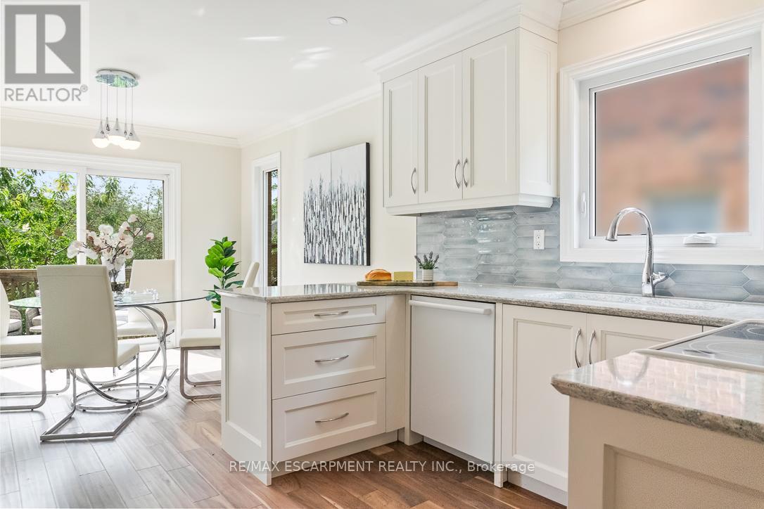 Photo 11 of 2712 Ashridge Place, Oakville ON