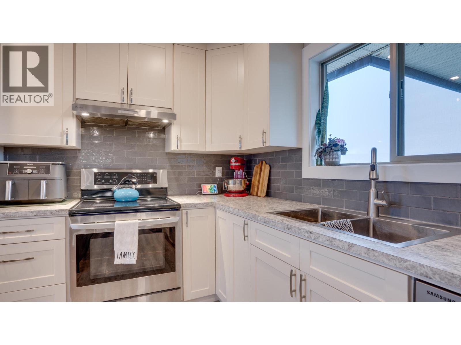 Photo 11 of 2640 Catherine Crescent, Armstrong BC