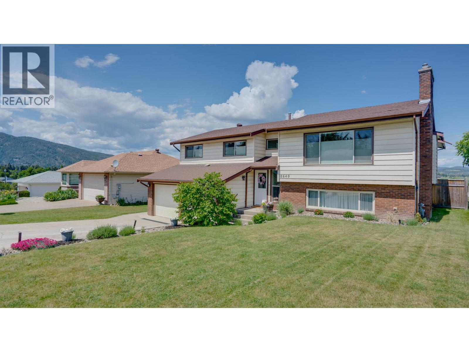 Photo 2 of 2640 Catherine Crescent, Armstrong BC
