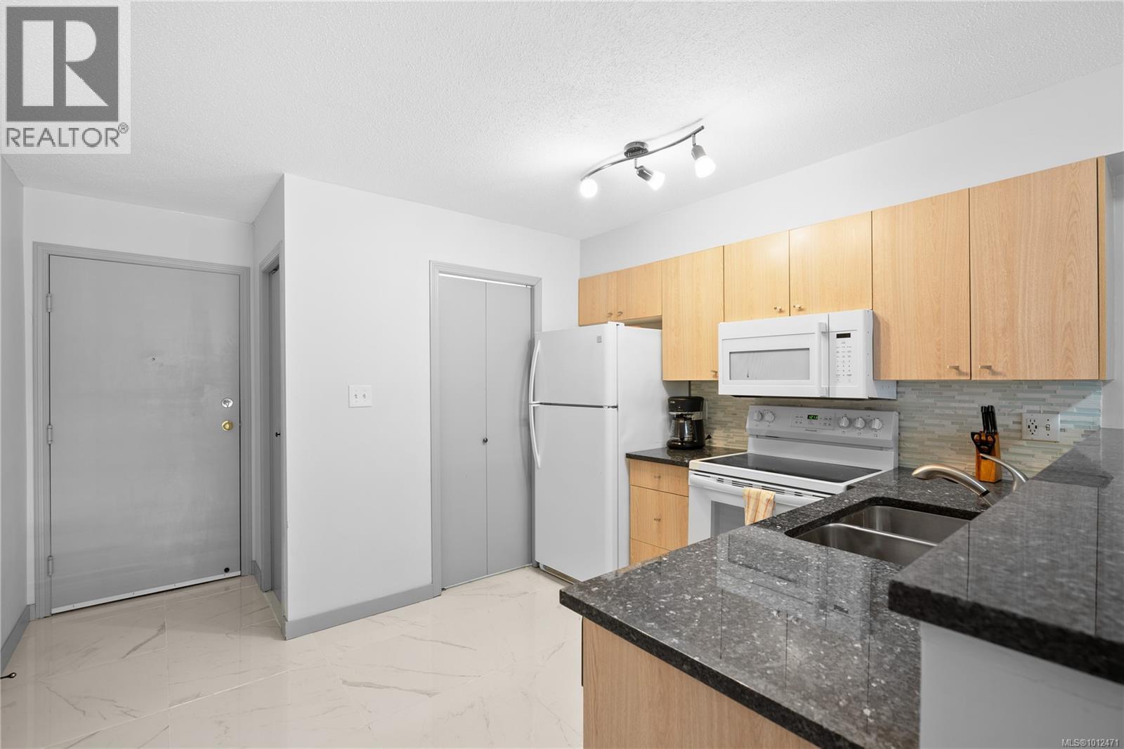 Photo 11 of 311 827 North Park St, Victoria BC