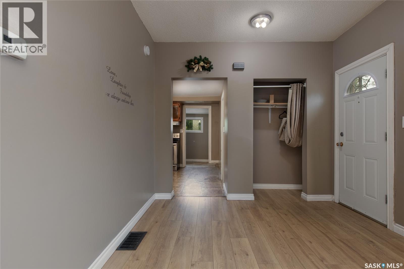 Photo 12 of 1103 4th Avenue Ne, Moose Jaw SK