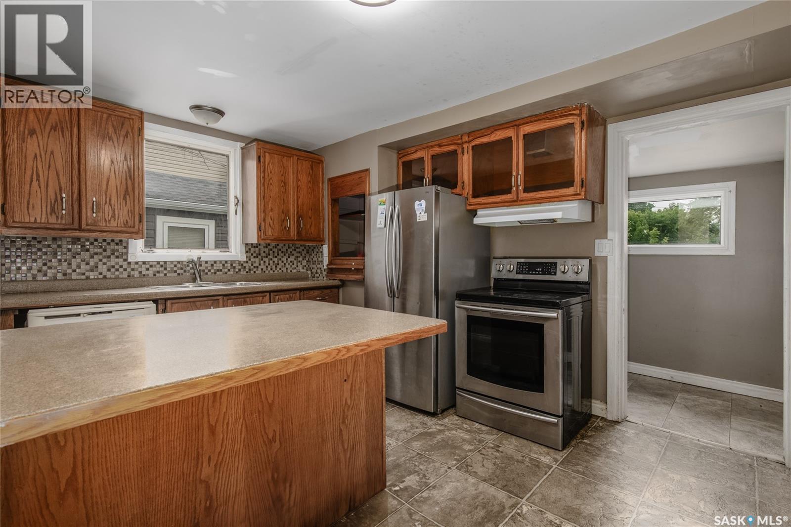 Photo 16 of 1103 4th Avenue Ne, Moose Jaw SK
