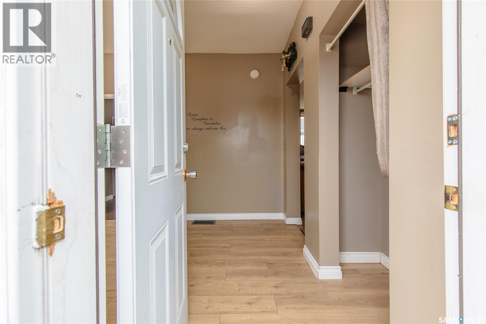 Photo 7 of 1103 4th Avenue Ne, Moose Jaw SK