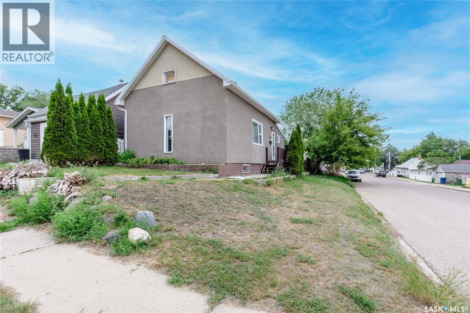 Photo 36 of 1103 4th Avenue Ne, Moose Jaw SK