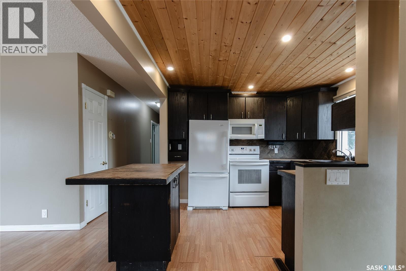 Photo 16 of 1245 Grace Street, Moose Jaw SK