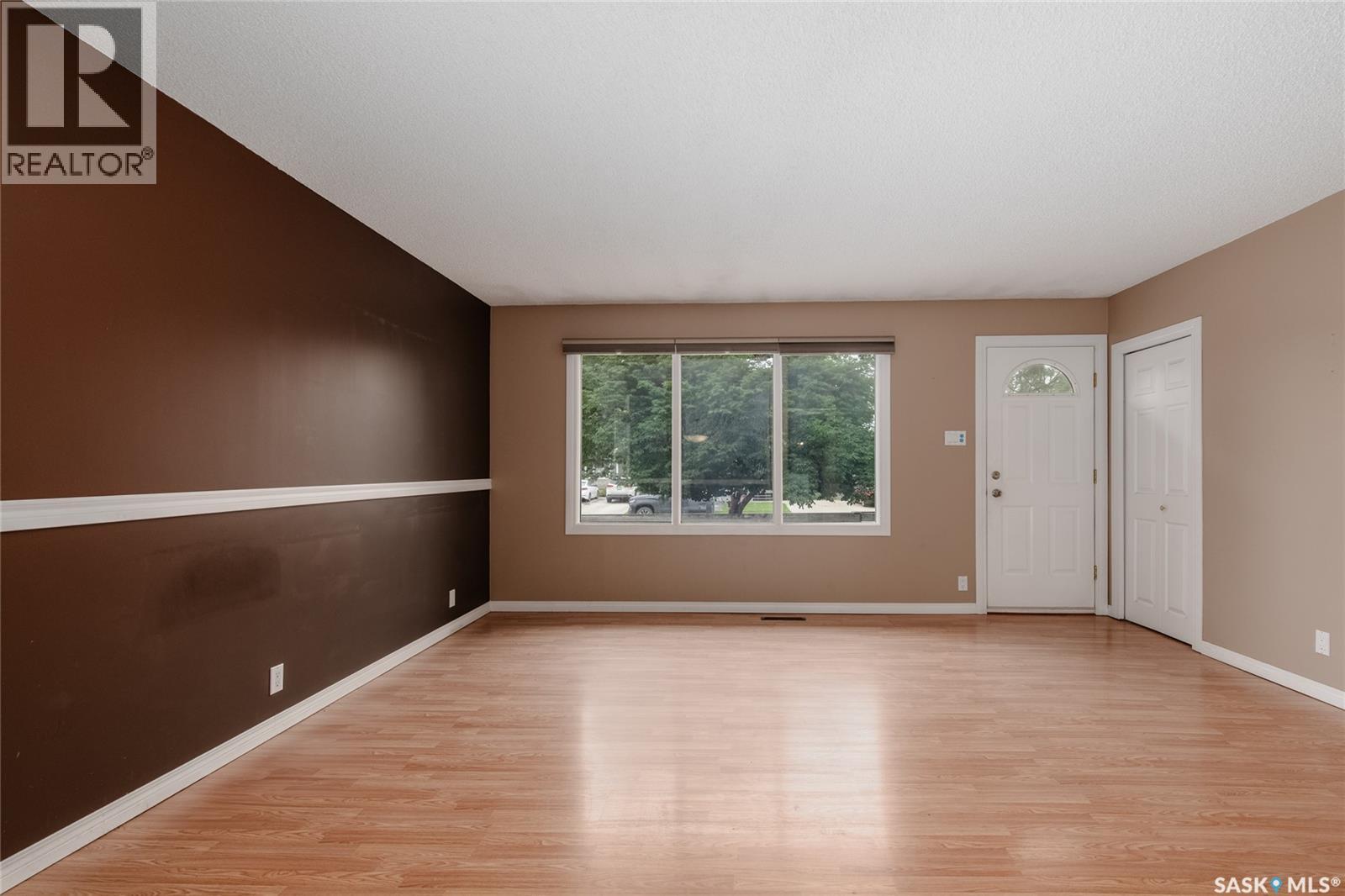 Photo 8 of 1245 Grace Street, Moose Jaw SK