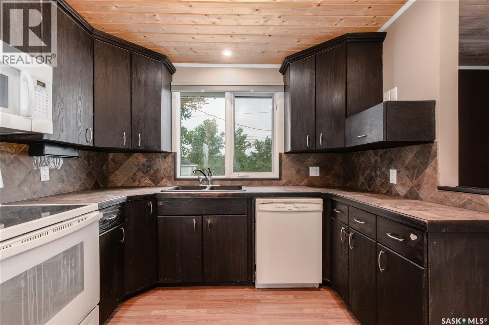 Photo 18 of 1245 Grace Street, Moose Jaw SK