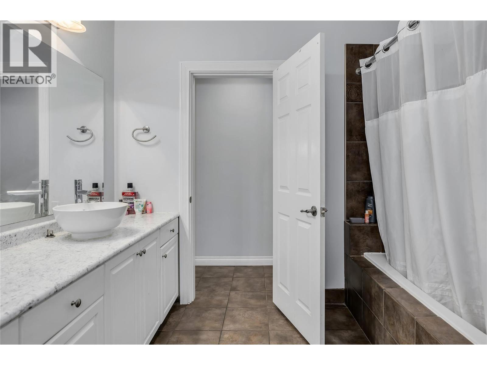 Photo 23 of 855 Saucier Avenue, Kelowna BC