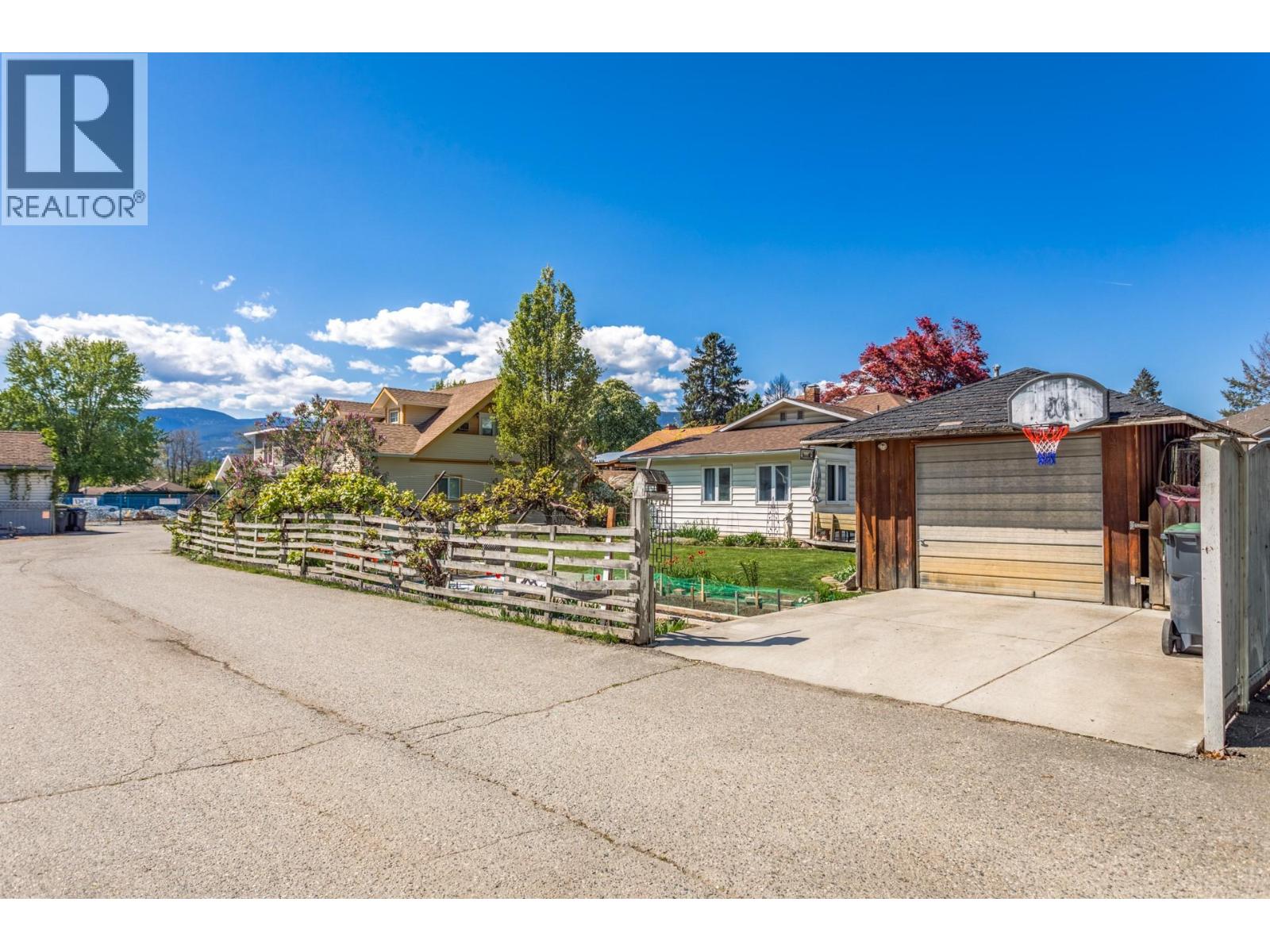  607 Glenwood Avenue, Kelowna