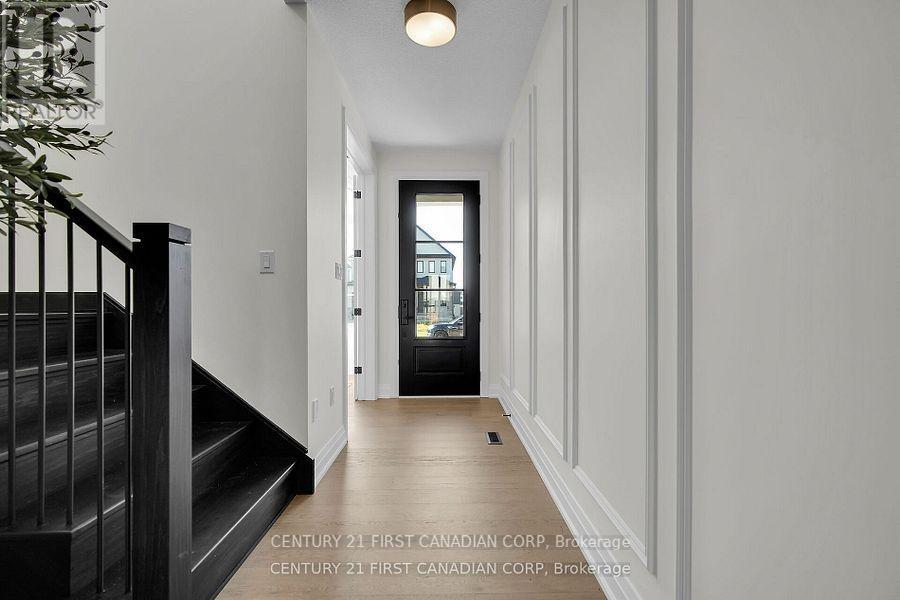 Photo 2 of 1918 Fountain Grass Drive, London South ON