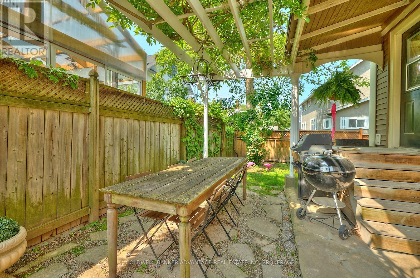Photo 12 of 159 Merritt Street W, Welland ON