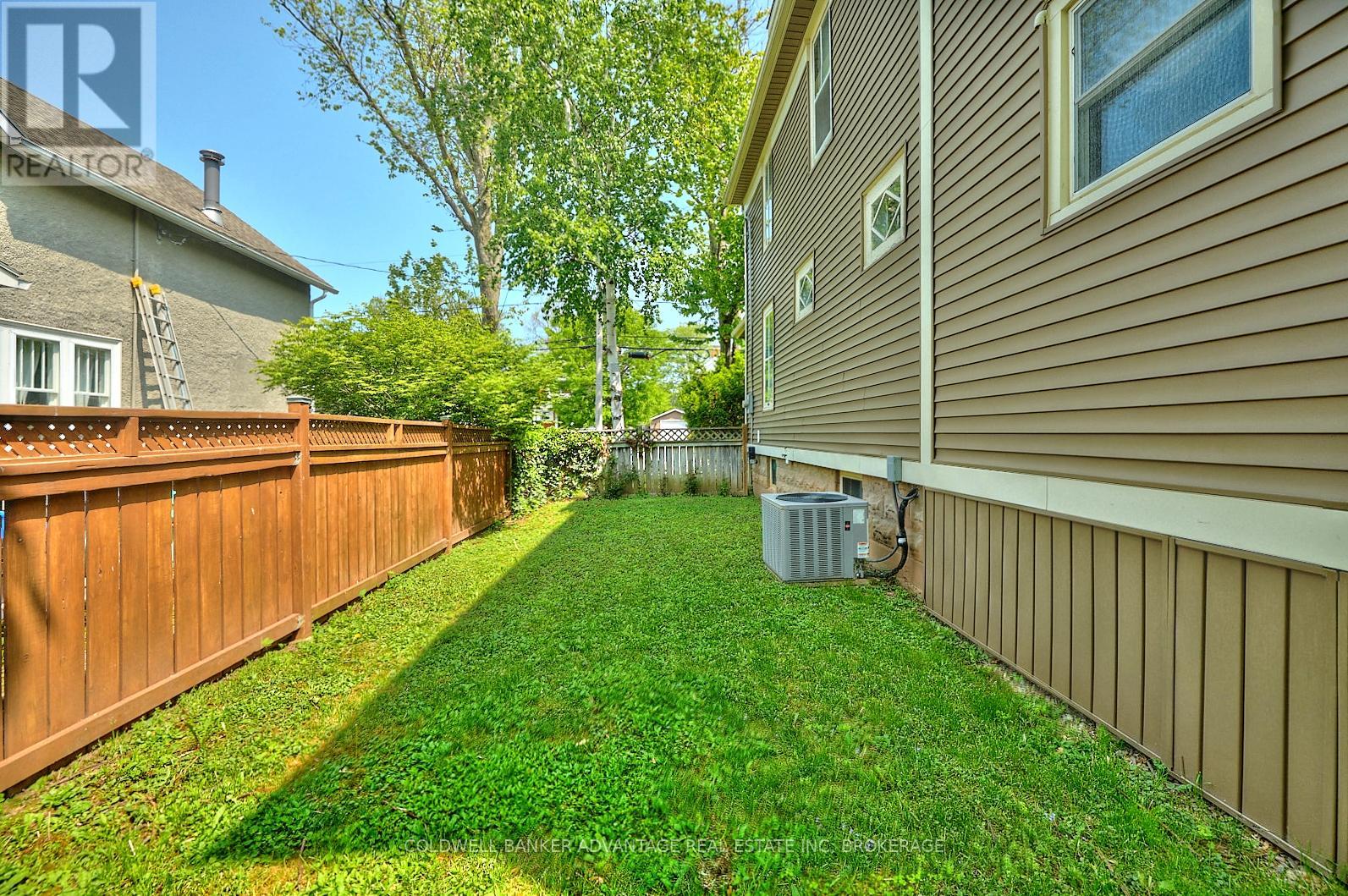 Photo 13 of 159 Merritt Street W, Welland ON